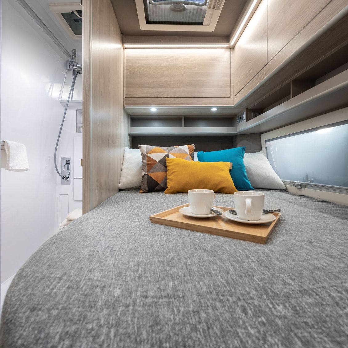 Heckbett mit Bad Globe-Traveller Explorer 2XS in Topaz-Line