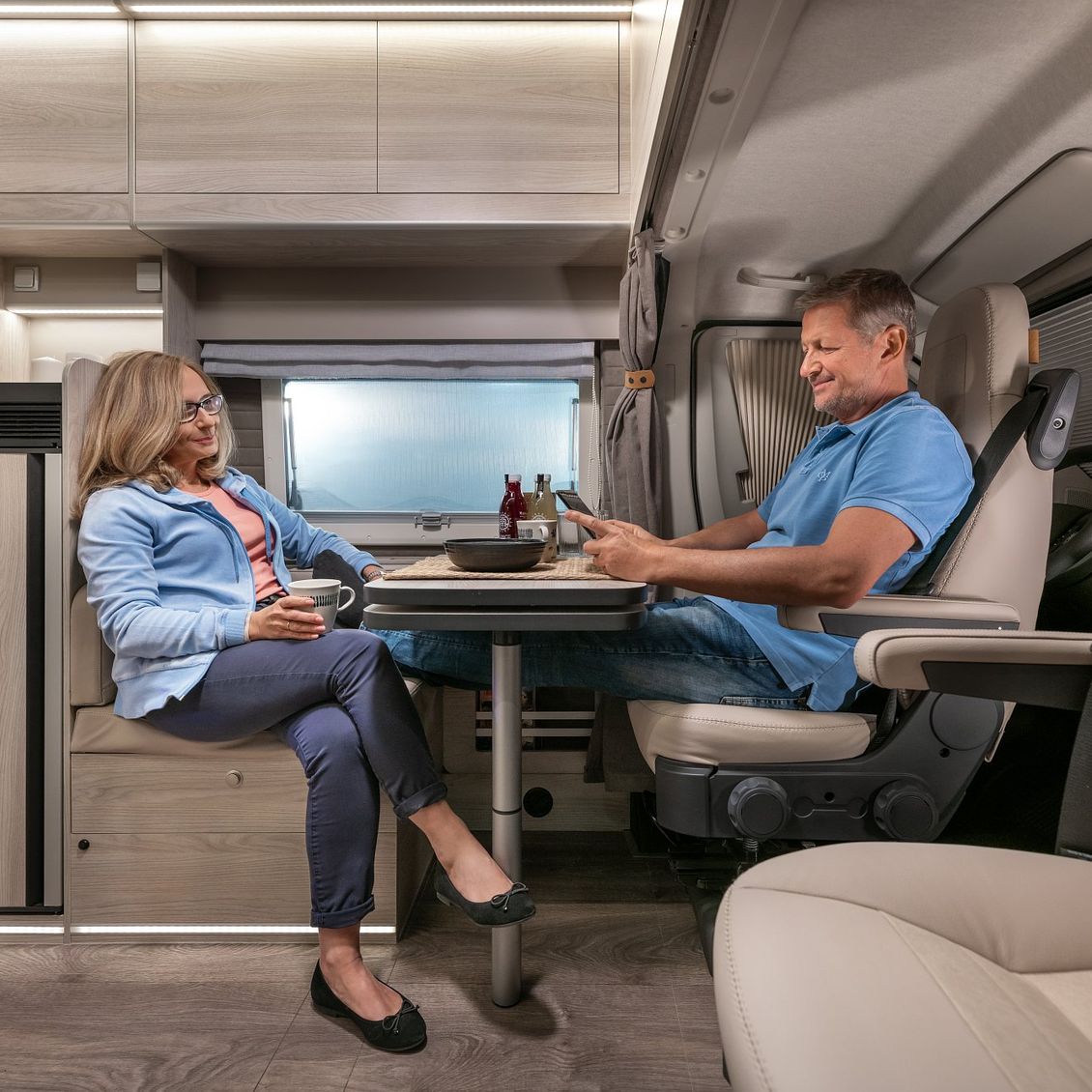 Esstisch im Globe-Traveller Explorer 2XS in Topaz-Line