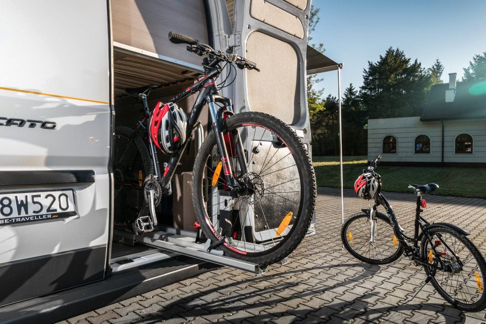 Globe-Traveller Pathfinder Z mit Fahrradgarage