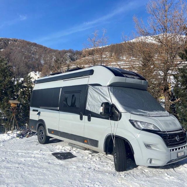 Affinity im Winter auf Campingplatz